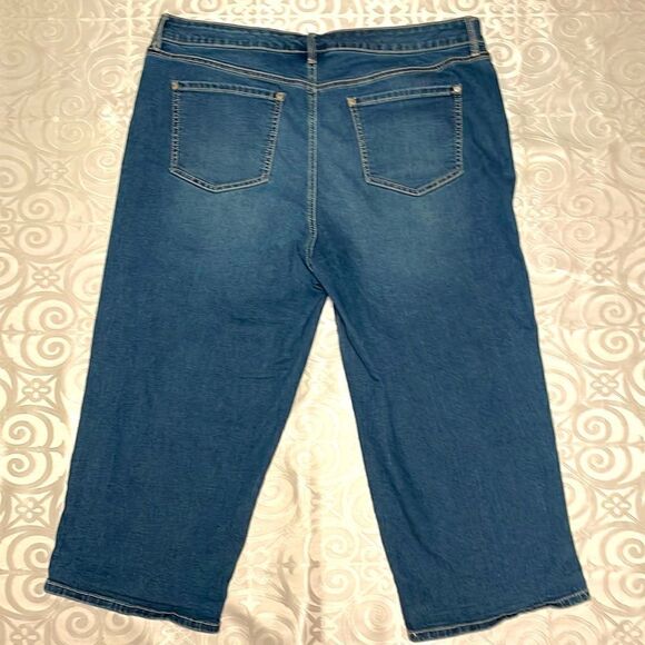 Gloria Vanderbilt All-around Slimming Effect button fly Rail Straight crops 16 - Picture 7 of 15